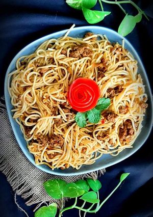 মাটন চাওমিন রেসিপির প্রধান ছবি