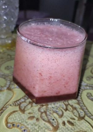 صورة لوصفة عصير الفراولة بالموز فريش ولذيذ 🍌🍓