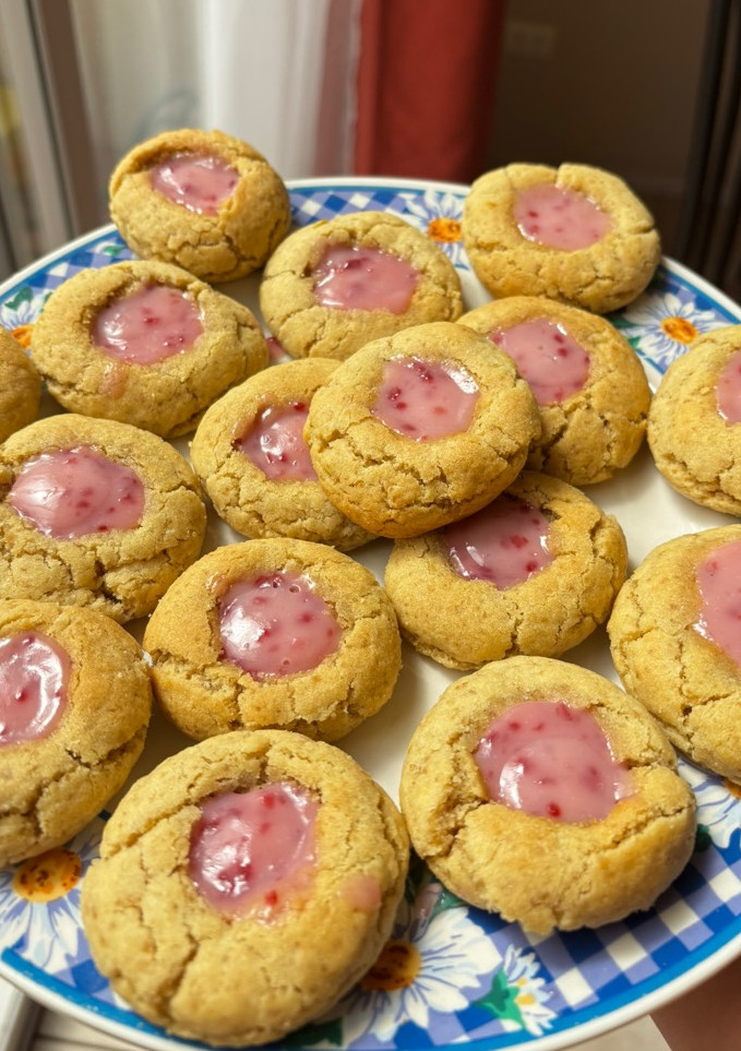 Una foto de Galletas de pie de limón con frambuesa 🍋🩷