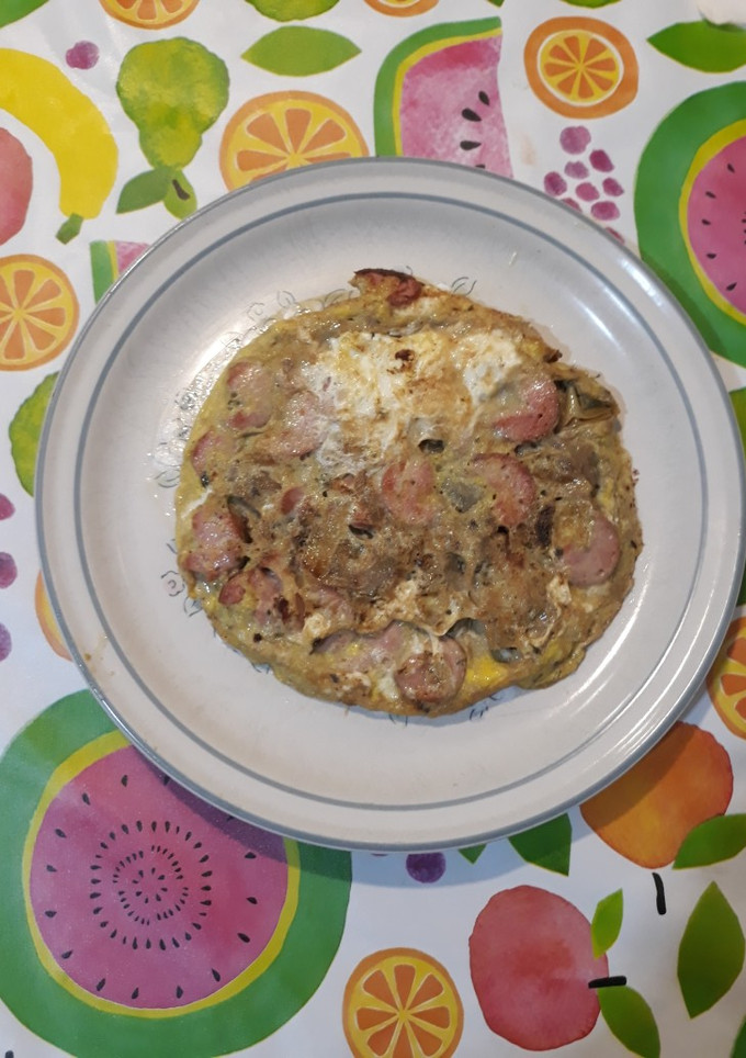 Una foto de Tortilla de alcachofa, cebolla y salchicha frankfurt