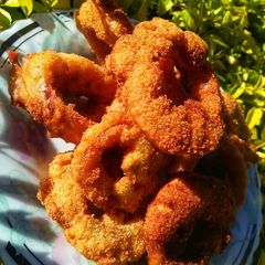 A picture of Crunchy onion rings.