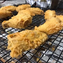 A picture of Korean fried chicken wings.