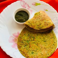 A picture of Palak Besan Chilla.