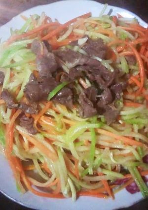 Hình của món Su su cà rốt xào thịt bò.