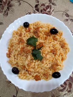 صورة لوصفة معكرونة لولبية بالتونة