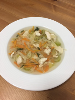 Una foto de Sopa de verduras y pollo