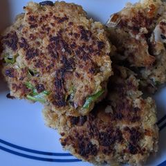 A picture of Salmon Cakes.