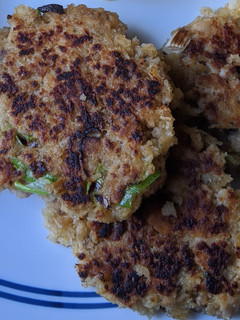 A picture of Salmon Cakes.