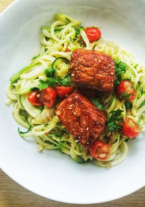 Une photo de Zoodles courgettes - saumon