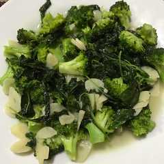 A picture of Brokoli bayam garlic butter.