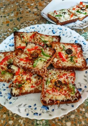 ব্রাউনব্রেড ভেজ পিজ্জা (brown bread veg pizza recipe in Bengali) রেসিপির প্রধান ছবি