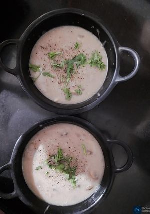 A picture of Vegan Mushroom soup.