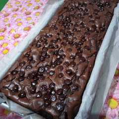 A picture of Fudgy brownies full coklat (Brownies panggang).