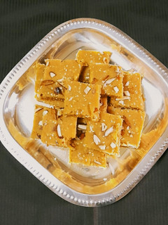 સુખડી (Sukhdi Recipe In Gujarati) રેસીપી મુખ્ય ફોટો
