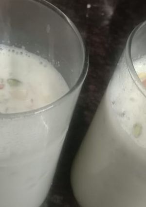 केसर ड्राई फ्रूट दूध (kesar dry fruit doodh recipe in Hindi) रेसिपी मुख्य फोटो