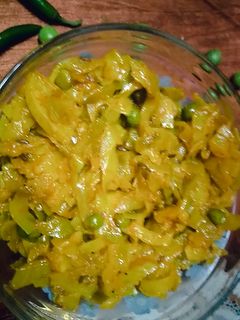 पत्ता गोभी और मटर की सब्जी (patta gobi aur matar ki sabzi recipe in Hindi) रेसिपी मुख्य फोटो