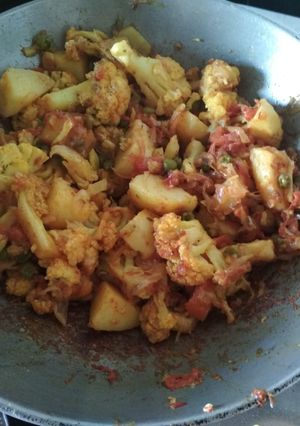 A picture of Cauliflower Potatoes fry.