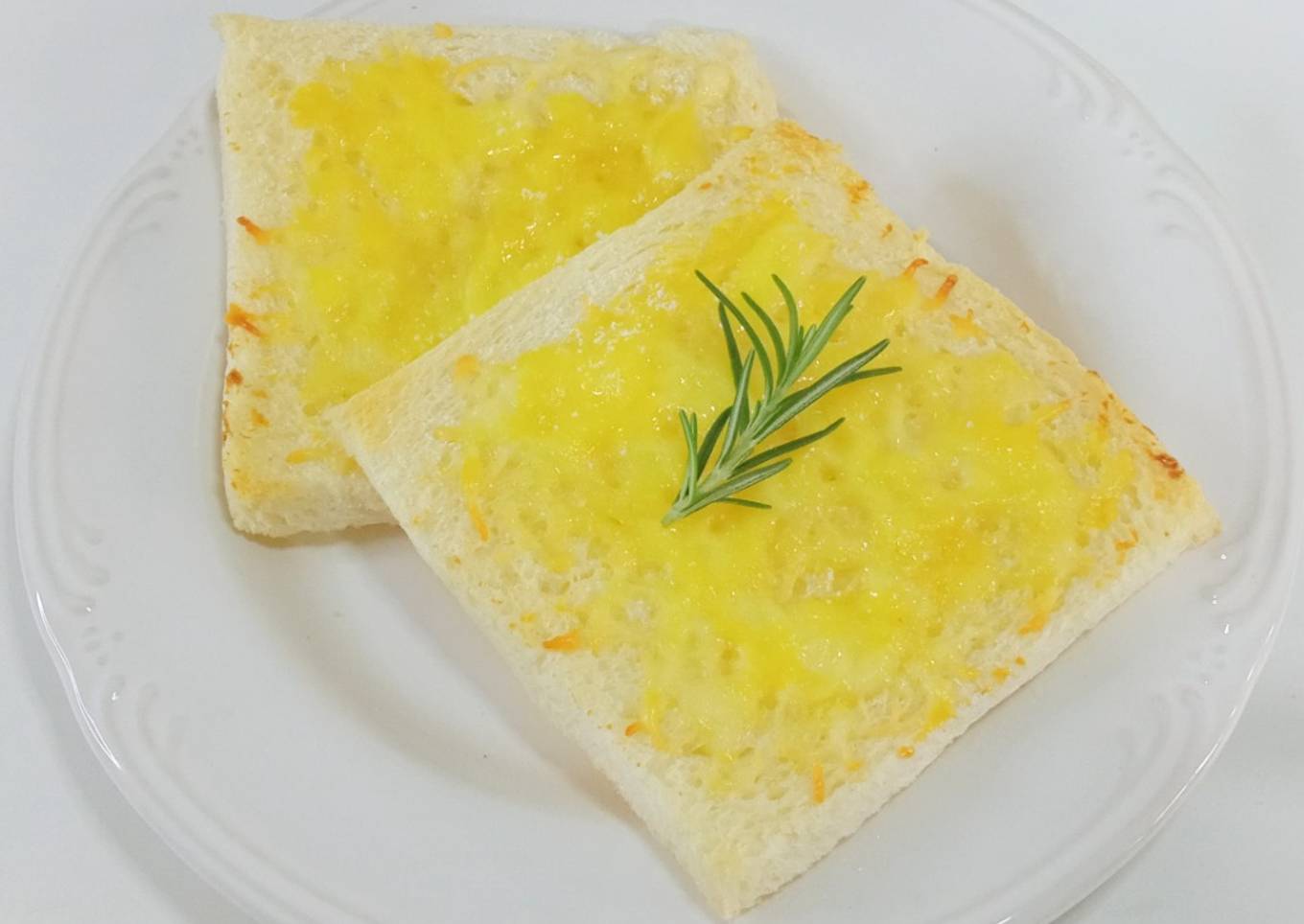 Mozza Toast 🧀🍞