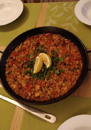 A picture of Paella.