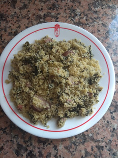 Una foto de Cuscús con verduras y carne