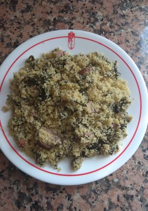 Una foto de Cuscús con verduras y carne