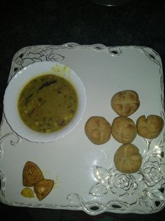 दाल बाटी (Dal bati recipe in Hindi) रेसिपी मुख्य फोटो
