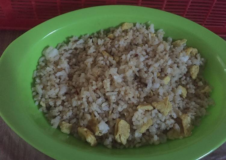 Cara Mudah Menyiapkan Nasi goreng terasi orak arik telur Top Enaknya