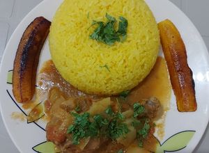 Una foto de Pollo a la naranjilla