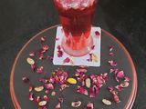 દાડમ અને ગુલાબ નું શરબત (Pomegranate Rose Sharbat Recipe In Gujarati)