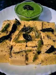 खमण ढोकला (khaman dhokla recipe in Hindi) रेसिपी मुख्य फोटो