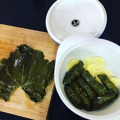 A picture of Warak enab (vegetarian option).