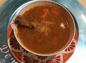 Una foto de Sopa de Pollo y Tomate en Olla Lenta