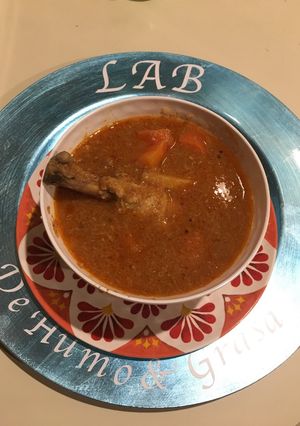 Una foto de Sopa de Pollo y Tomate en Olla Lenta