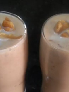 चिकू मिल्क शेक (chikoo milkshake recipe in Hindi) रेसिपी मुख्य फोटो