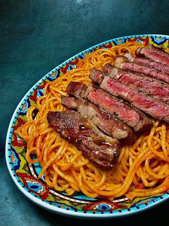 Hình của món Mì Ý Spaghetti Sốt Pesto Cay & Steak.
