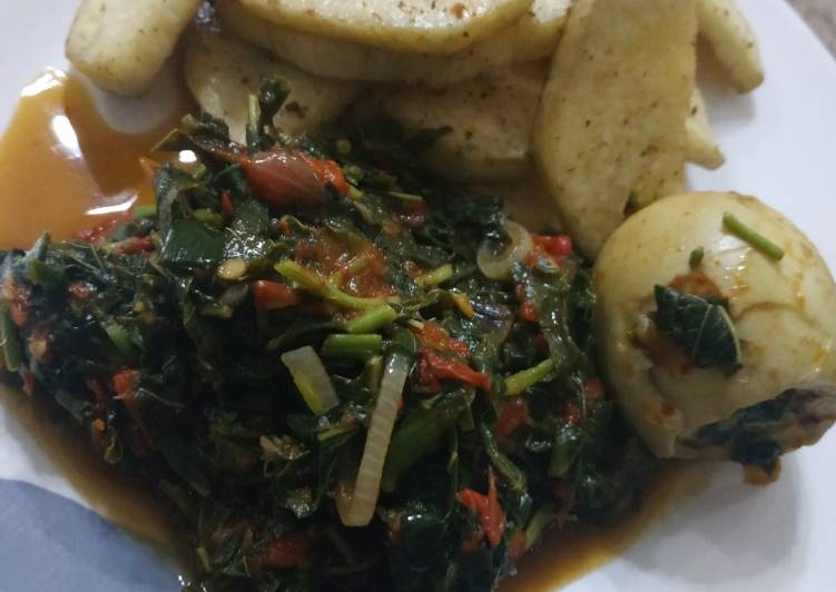 Fried yam and vegetable sauce