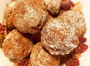 Una foto de Cake pops de falsa manzana con canela - keto