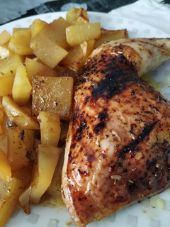 Una foto de Pollo al horno con patatas