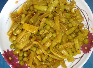 A picture of Achar (muli & hari motor).