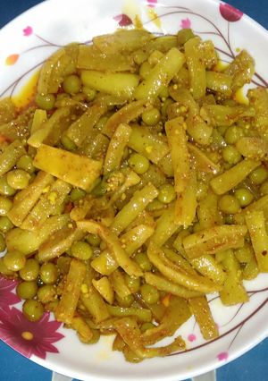 A picture of Achar (muli & hari motor).