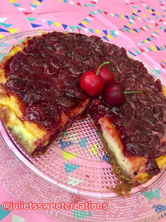 Foto principal de Tarta de queso con base de galletas y cobertura de cerezas 🍒 (cheesecake)