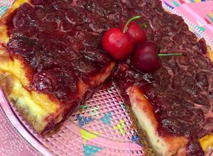 Foto principal de Tarta de queso con base de galletas y cobertura de cerezas 🍒 (cheesecake)