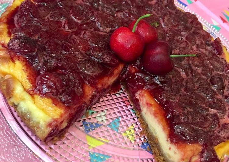 Tarta de queso con base de galletas y cobertura de cerezas 🍒 (cheesecake)
