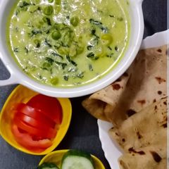 A picture of Methi malai matar.