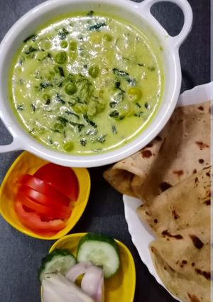 A picture of Methi malai matar.
