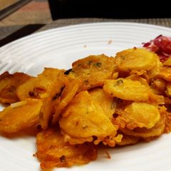 A picture of Crispy potato bhajia.