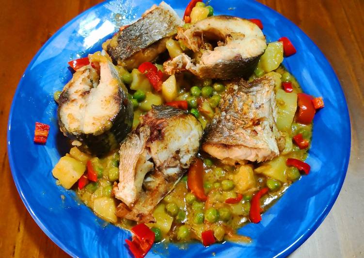Steps to Prepare Any-night-of-the-week Goreng Ikan Gembung🎏🌶🍋🍅Gulai Sayur Kuning(Fried Mullet Fish)
