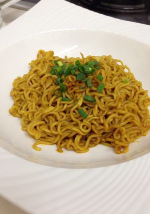 A picture of Easy One-Pot Curry Ramen in 5 Minutes.