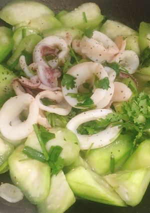 Hình của món Mực xào mướp.
