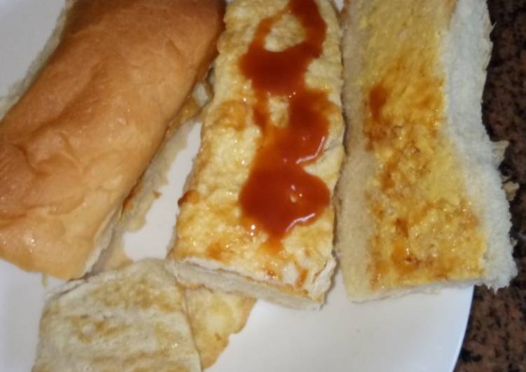 Hot dog roll and fried egg #charity support recipe